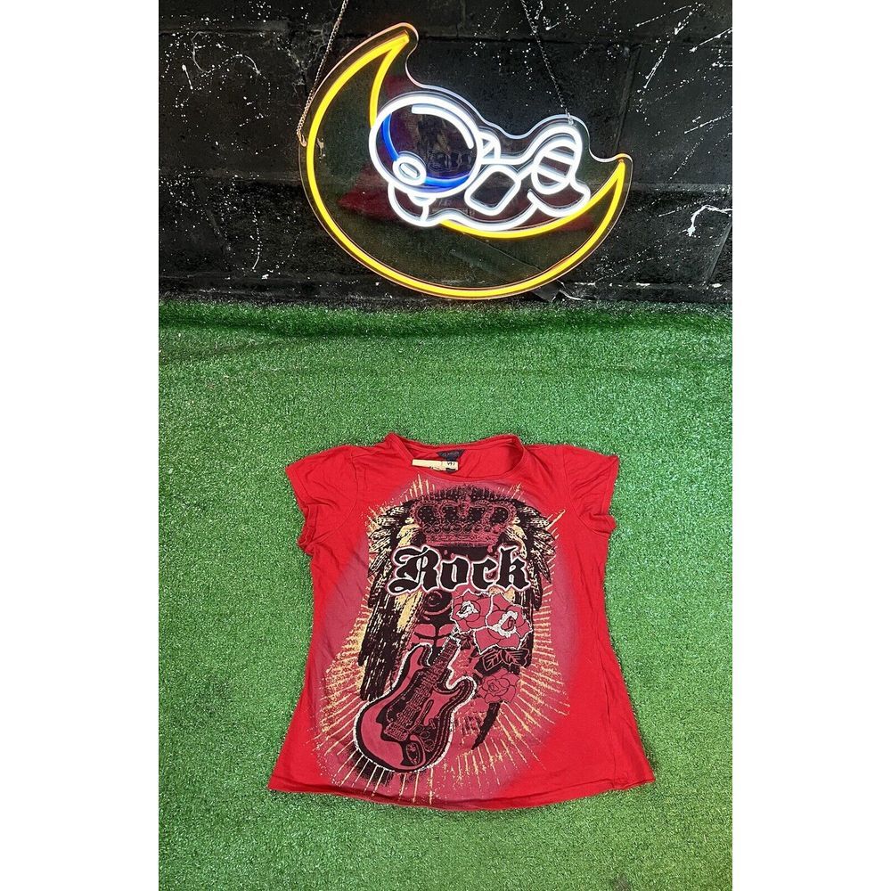 Vintage Y2K Dereon Women's Red Graphic Rock Tee  w/ Glitter 1/4‎ Sleeve Size L